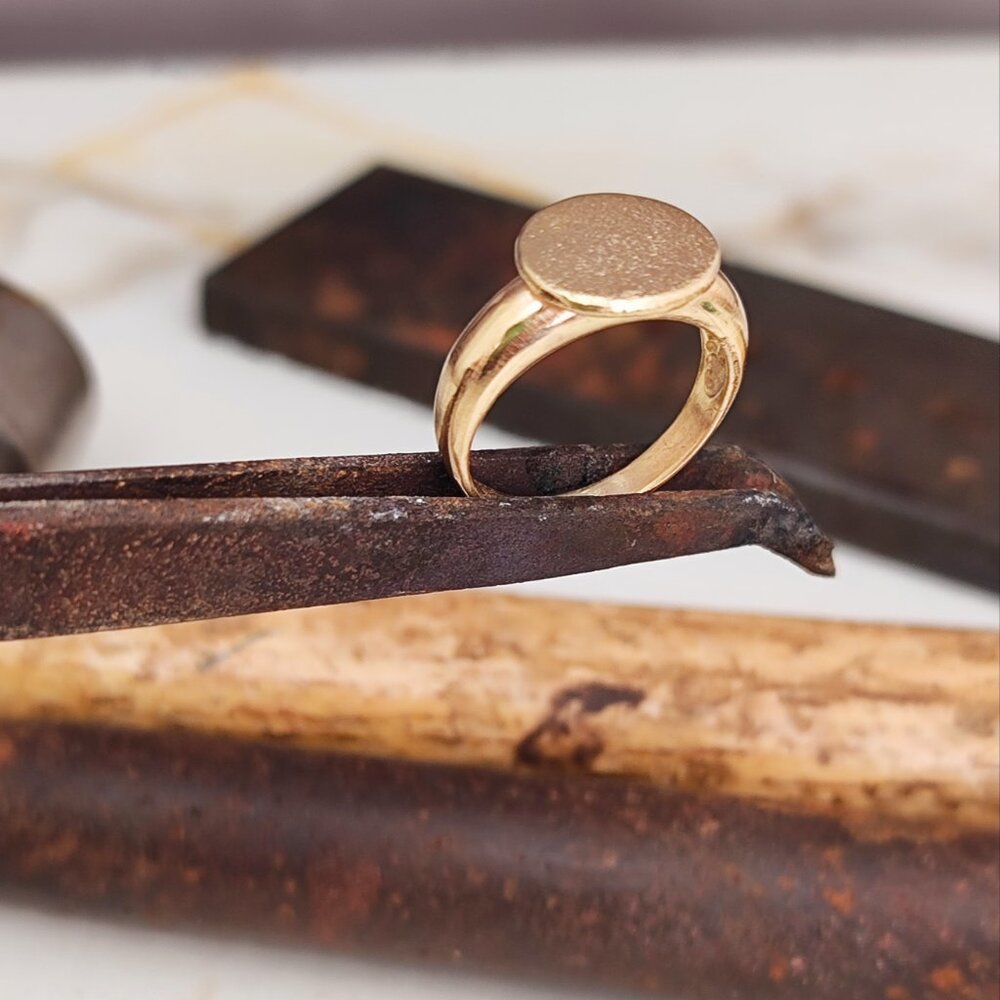 Signet ring. 14k solid yellow gold ring. - Picture 14 of 17